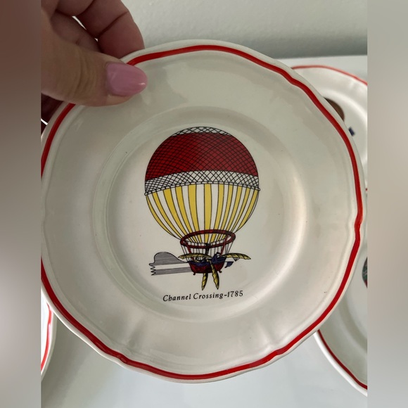 Vintage set of 6 Hand painted Ceramic Hot Air Ballon Plates Longchamp France - Picture 6 of 9